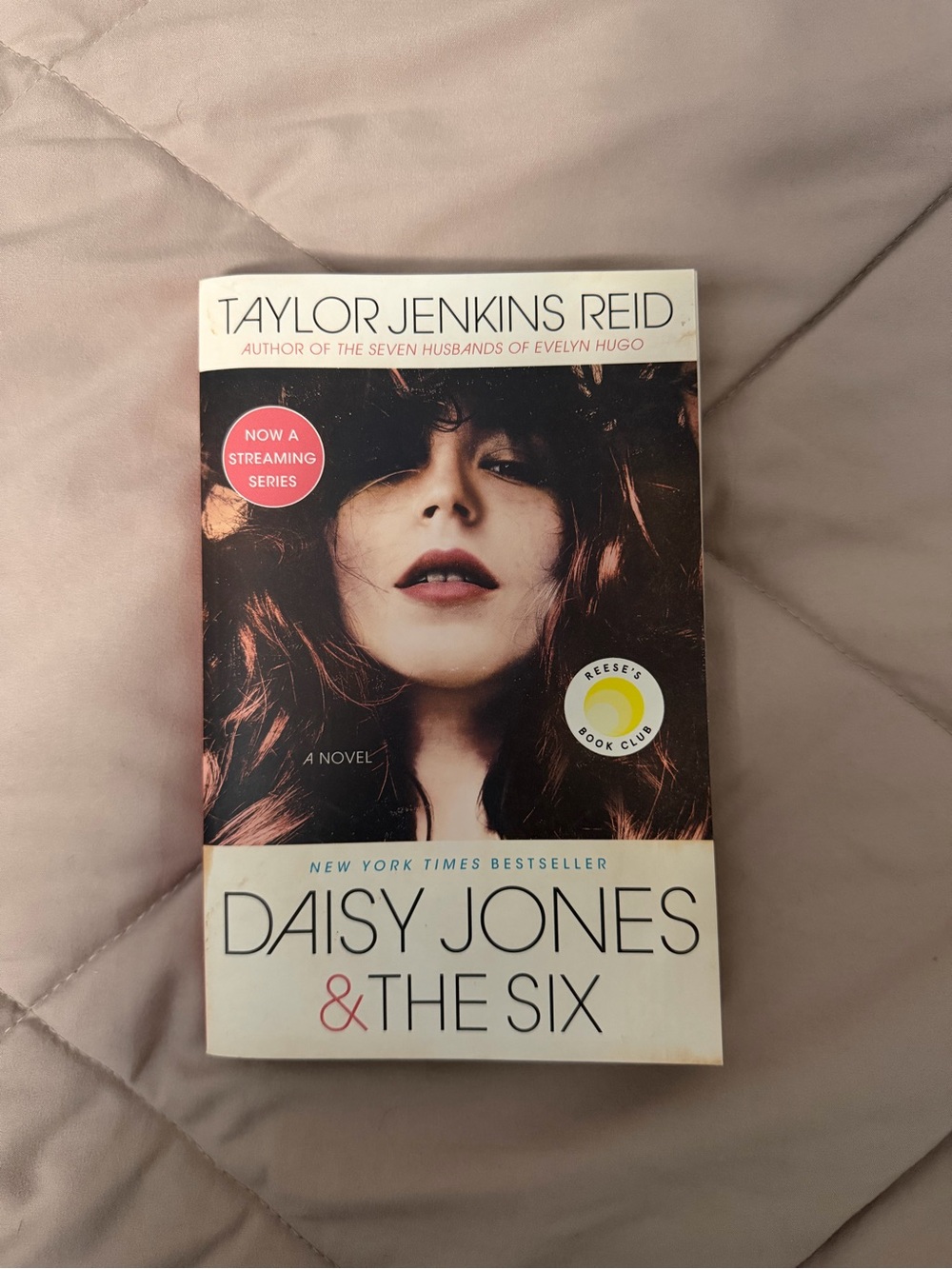 DAISY JONES & THE SIX BOOK